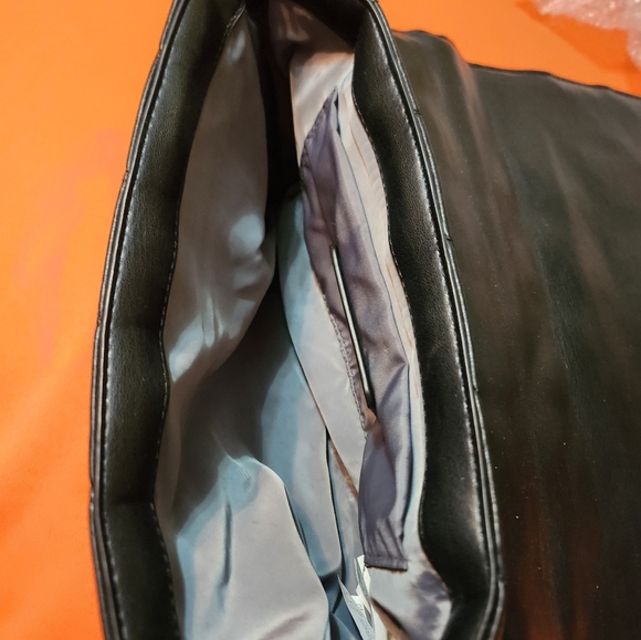 CLASSIC Contemporary Quilted Chain Shoulder Bag EUC, Faux LEATHER - Picture 12 of 16